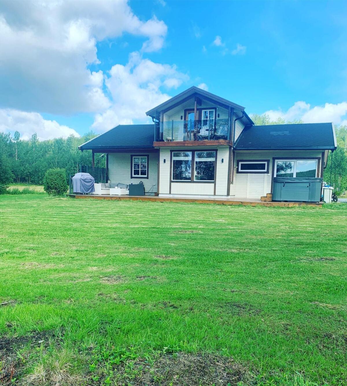 Cottage With Good Standard Next To Neiden River Buitenkant foto